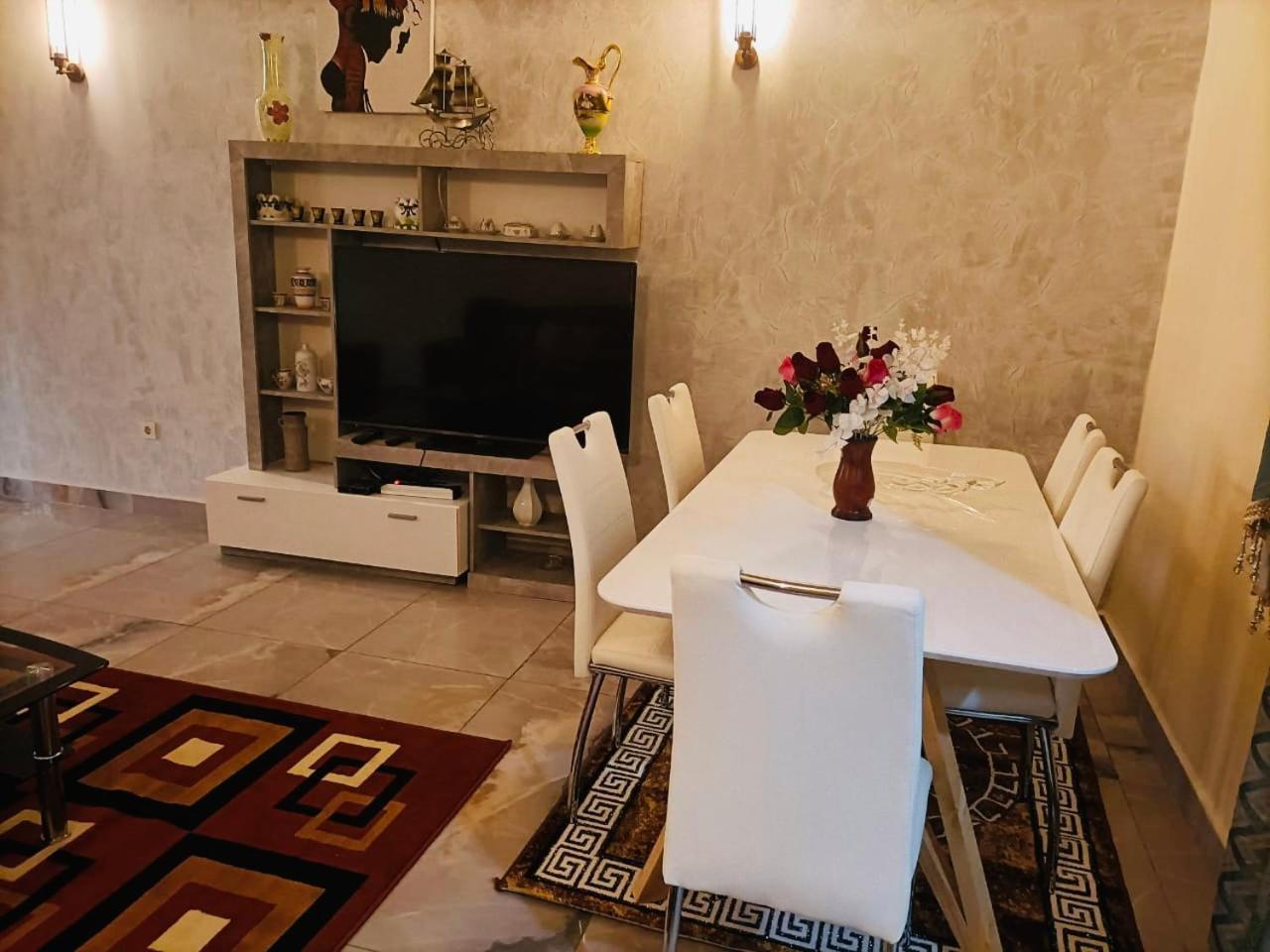 Residence Ambassa Etienne & Therese Яунде Экстерьер фото