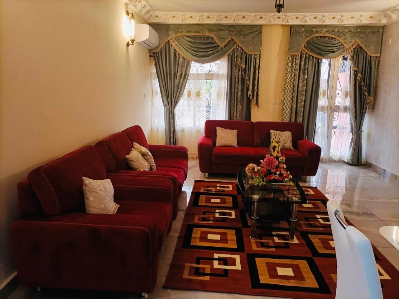 Residence Ambassa Etienne & Therese Яунде Экстерьер фото